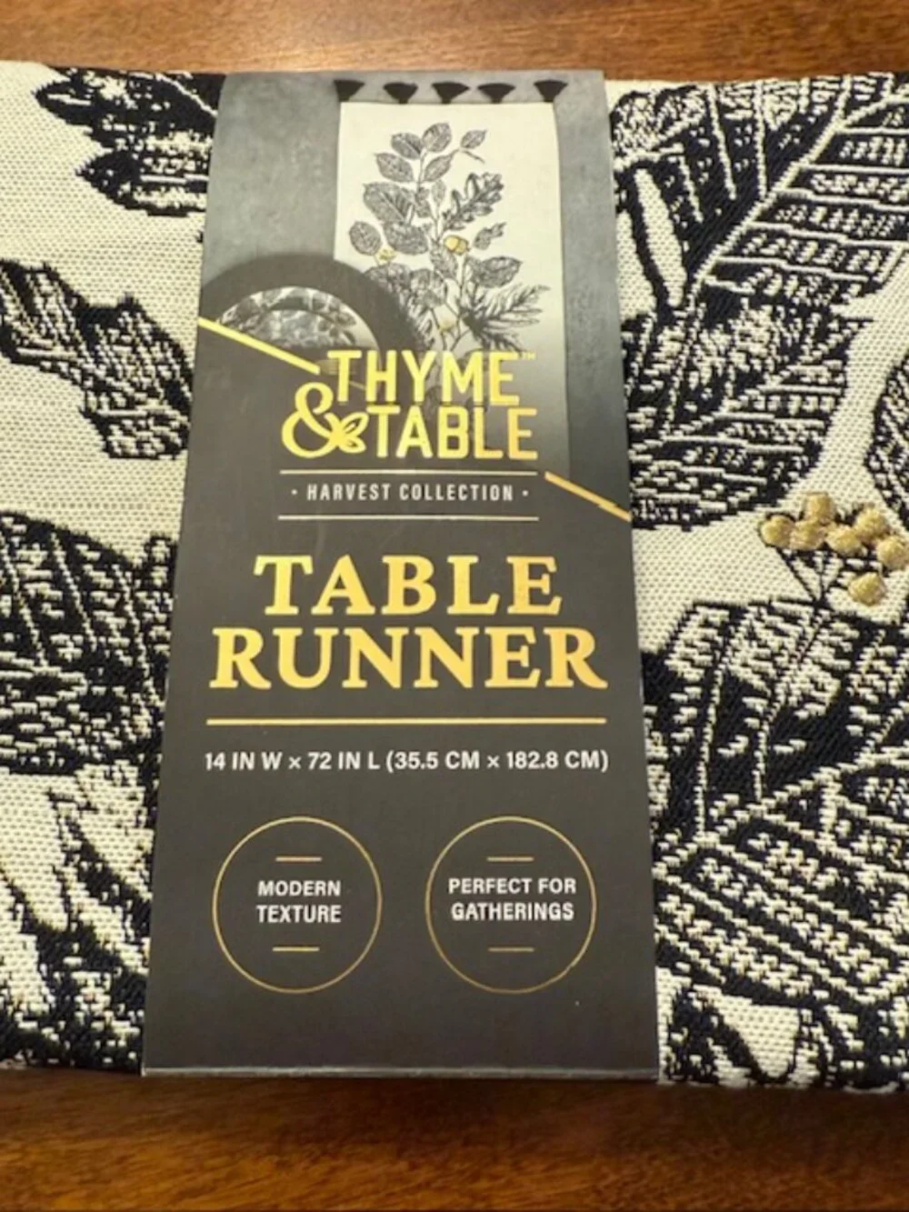 Thyme & Table Brand Table Decor Set- 8 Placemats, 8 Napkins, 1 Table Runner NWT